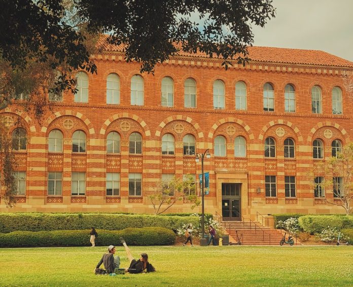 Demandan a Escuela de Medicina de UCLA