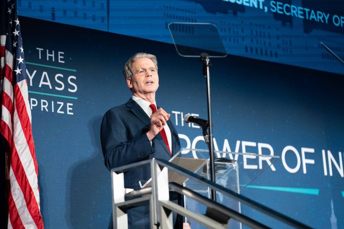 El Tesoro cancela todos los contratos con Booz Allen Hamilton