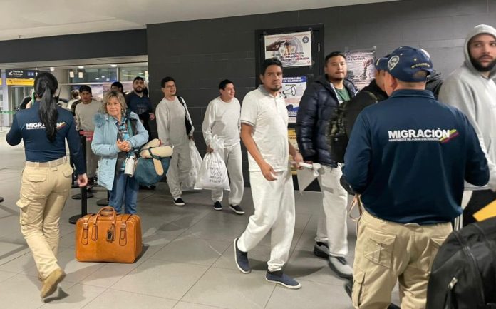 Colombia reactiva la recepción de deportados desde EE.UU.