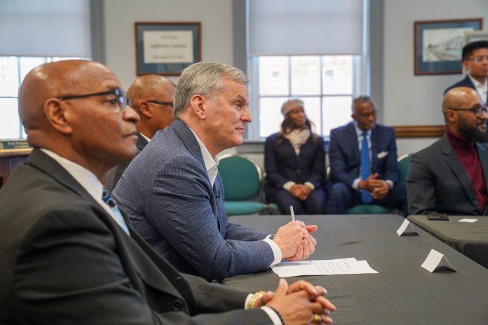 Gobernador Stein declaró estado de emergencia en NC ante tormenta invernal