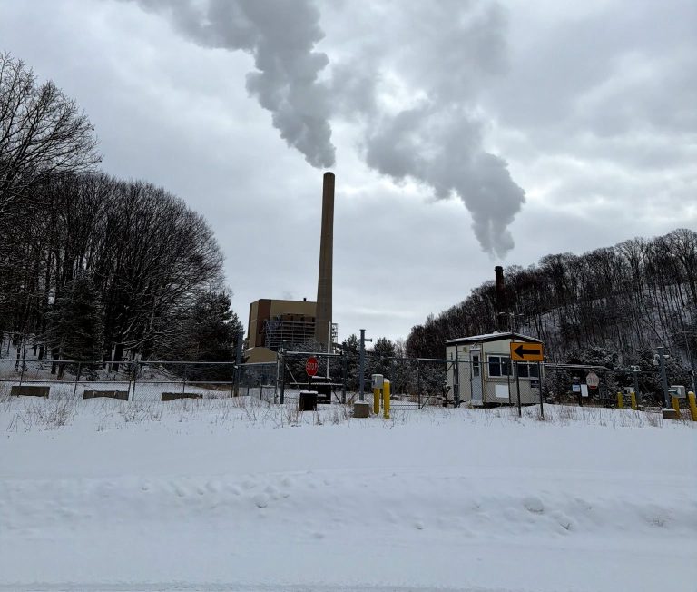Ordenan uso de generadores de respaldo para evitar apagones