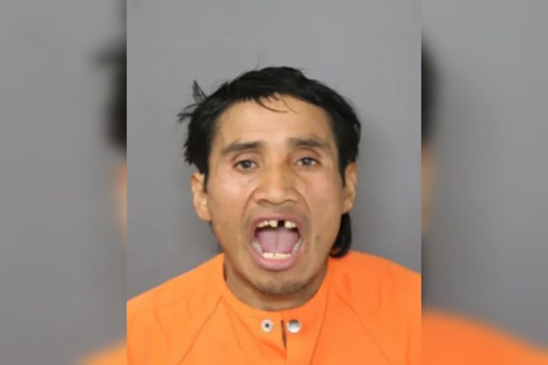 DHS emite orden contra migrante por ataque a autobús escolar