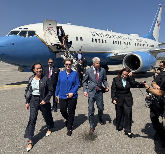 El Secretario de Energía de EE.UU. llega a una Venezuela en transición