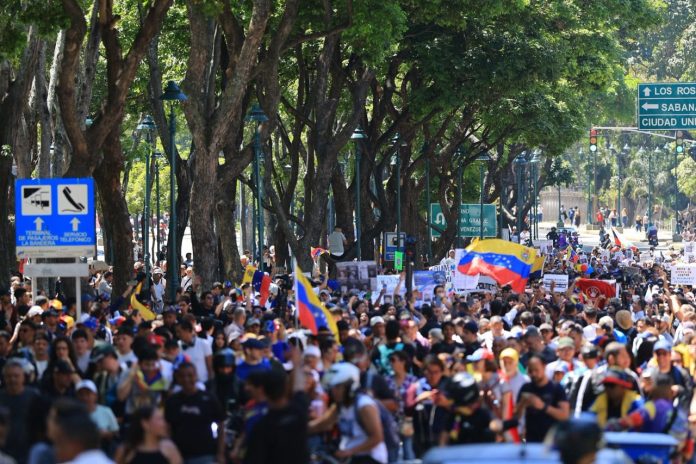 Estudiantes de la UCV y jóvenes de toda Venezuela retoman las calles