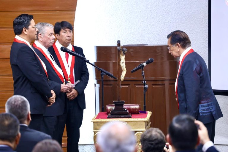 Perú nombra a José María Balcázar como nuevo presidente interino