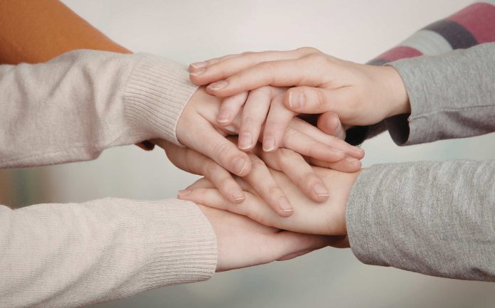 Historias de resiliencia movilizan redes de apoyo en Carolina del Norte y del Sur