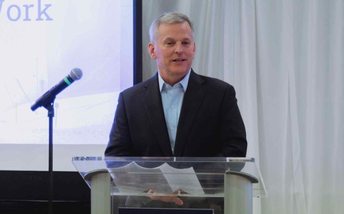 Gobernador de NC firmó una orden ejecutiva para fortalecer sistemas de salud menta y judicial