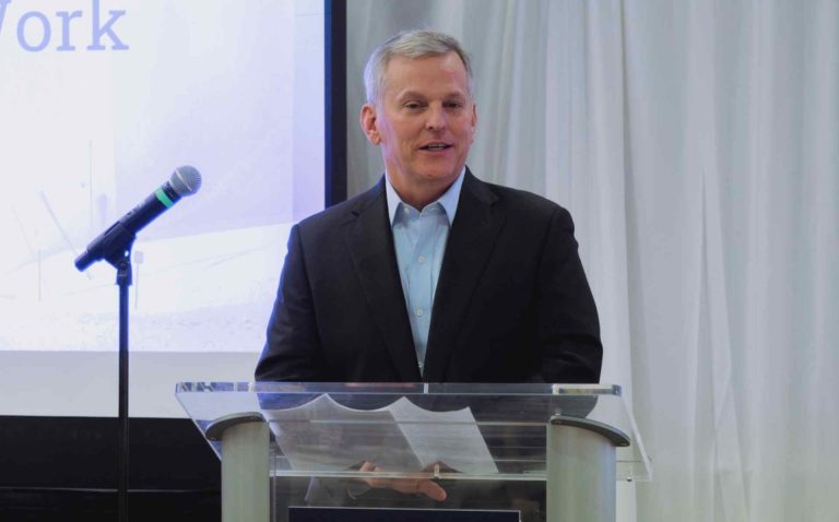 Gobernador de NC firmó una orden ejecutiva para fortalecer sistemas de salud menta y judicial