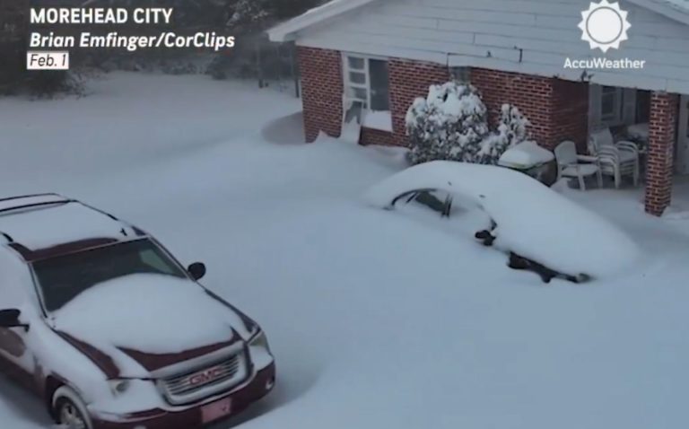 Histórica nevada cubrió Charlotte este fin de semana con acumulaciones de hasta 12 pulgadas