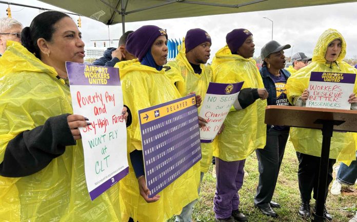 Trabajadores del Aeropuerto de Charlotte exigen mejores salariales
