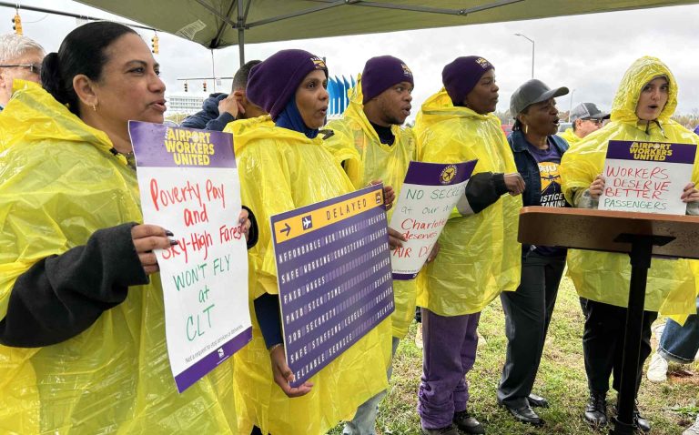 Trabajadores del Aeropuerto de Charlotte exigen mejoras salariales