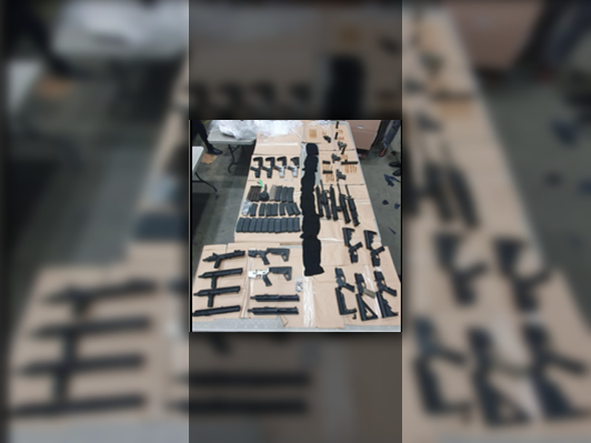 Sentencian al líder de una red criminal por contrabando de armas