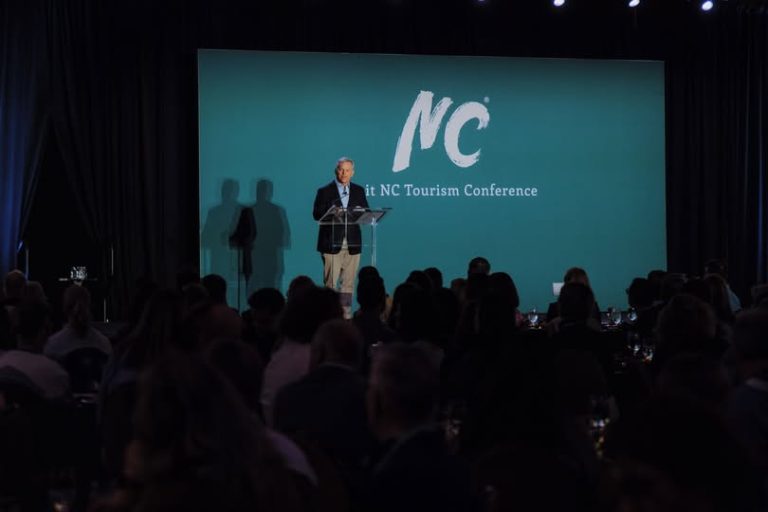 Gobernador Stein anima a redescubrir los lugares inolvidables de NC