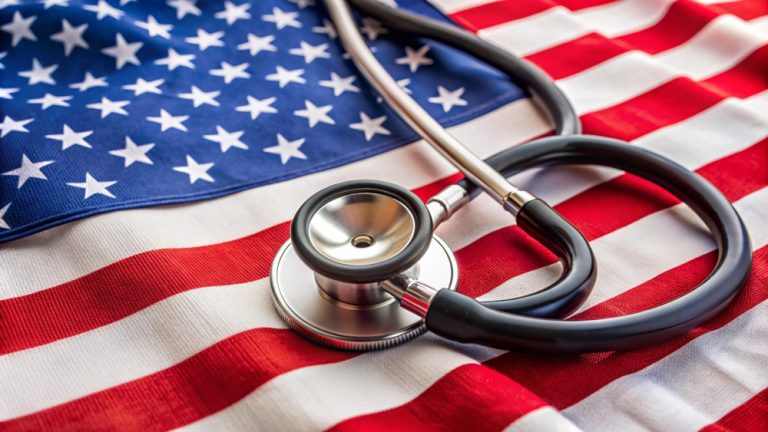 Kennedy y Oz liderarán modernización del sistema sanitario en EE.UU.