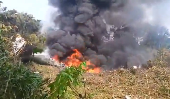 Avión Hércules de la Fuerza Aérea colombiana se accidenta con tropas a bordo