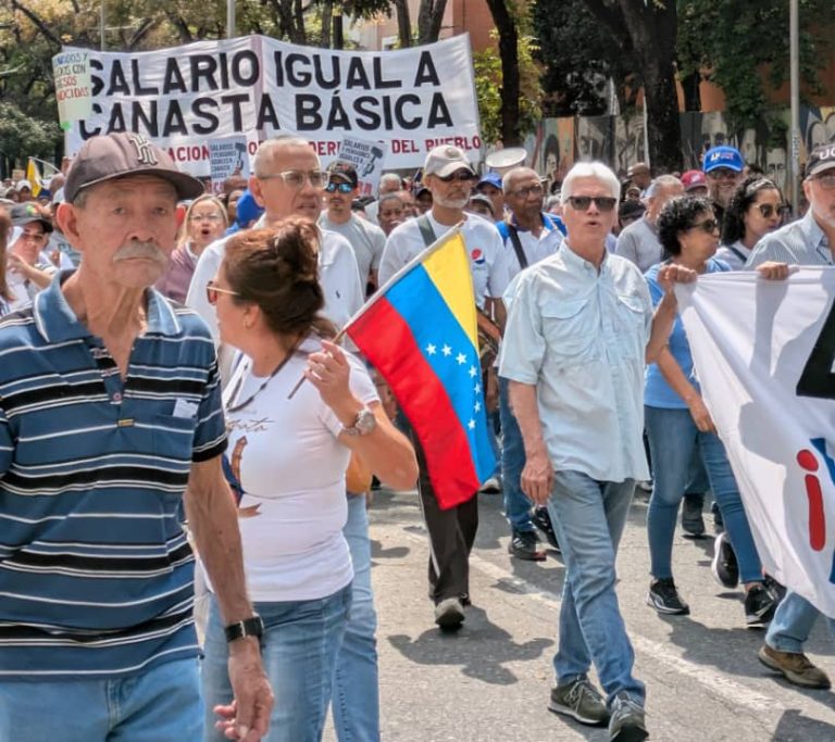 Venezolanos vencen el miedo y marchan para exigir mejoras salariales
