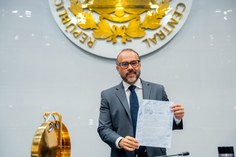 El Salvador aprueba reforma para aplicar cadena perpetua