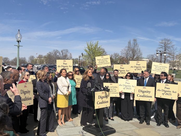 Congresista presiona para votación de la Ley de TPS para Venezuela