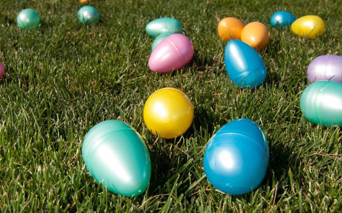 Carnaval nocturno y búsqueda de huevos de Pascua