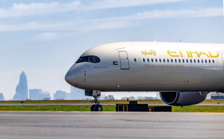 Aeropuerto de Charlotte incorpora el primer vuelo sin escalas de la región a Abu Dabi