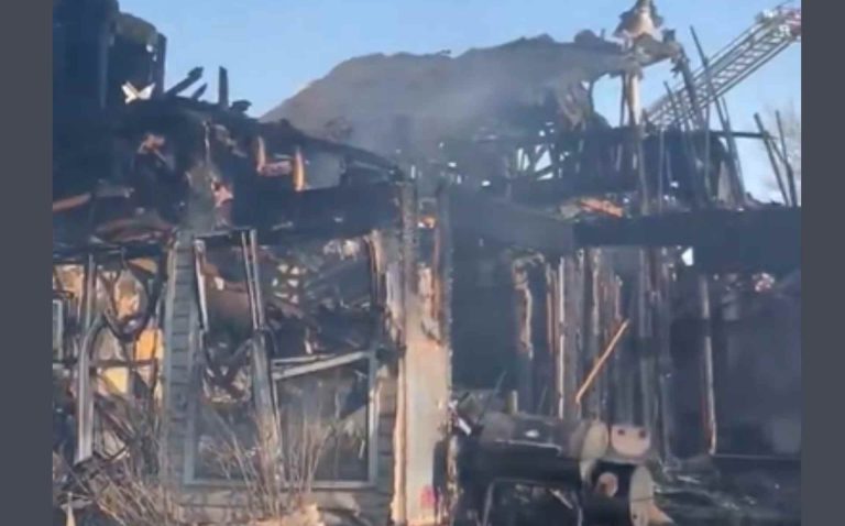 Incendio destruye vivienda en el suroeste de Charlotte
