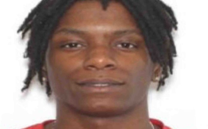 Intensifican búsqueda de adolescente vinculado a tiroteo mortal en SC