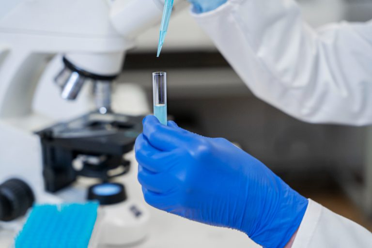 FDA exige transparencia en resultados de ensayos clínicos