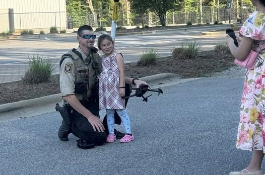 Familia se extravía en sendero y la policía logra ubicarla con ayuda de un dron