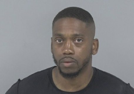 Exagente de Benson enfrenta cargos de violación y servidumbre sexual involuntaria