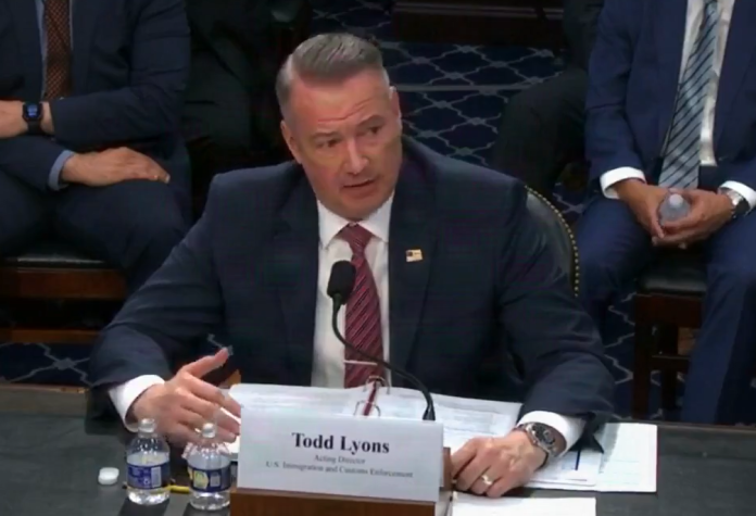 Todd Lyons renuncia a la dirección de ICE