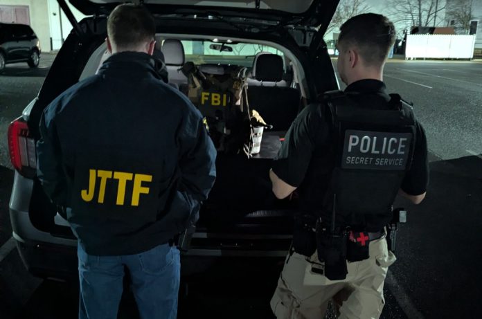 Arrestan a un hombre por amenazas de muerte contra el presidente Trump