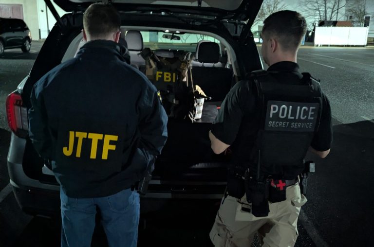 Arrestan a un hombre por amenazas de muerte contra el presidente Trump