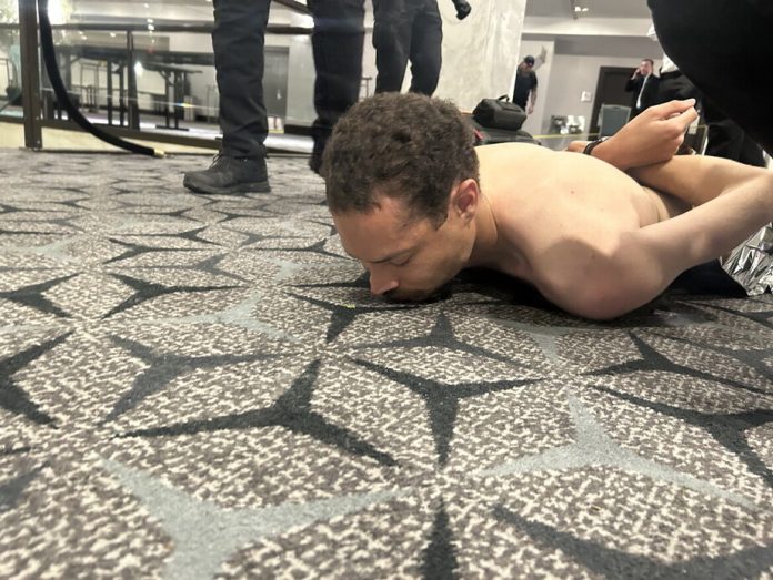 Tres cargos penales contra el atacante de Trump