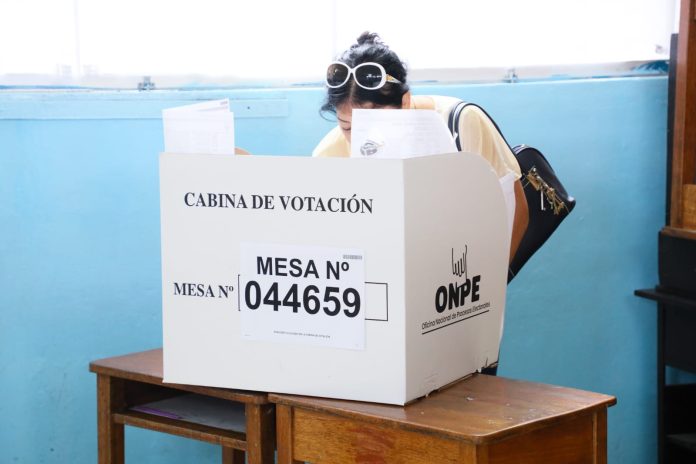 Fujimori y López Aliaga se perfilan para definir la presidencia en segunda vuelta