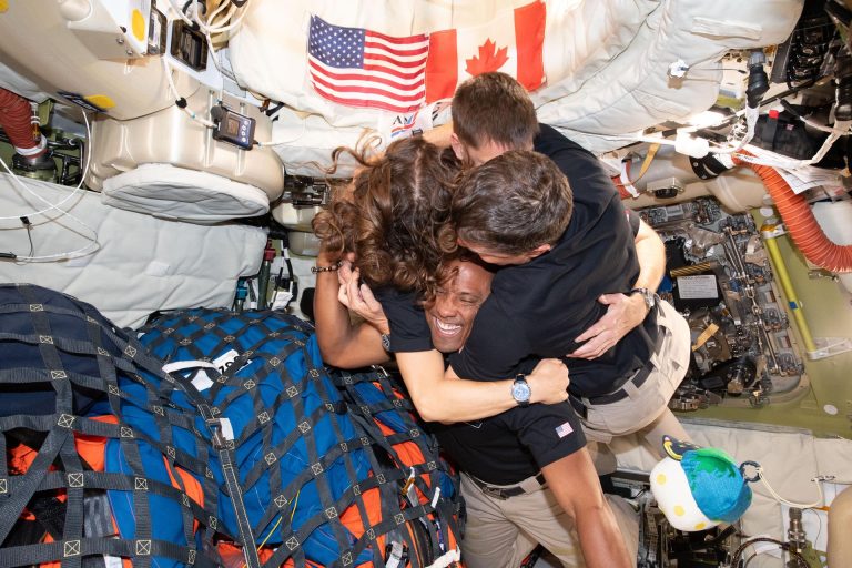 Artemis II inicia su descenso final