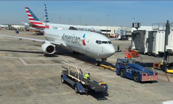 American Airlines aterriza en Caracas y reinicia operaciones