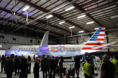 EE.UU. celebra el primer vuelo comercial de American Airlines a Venezuela