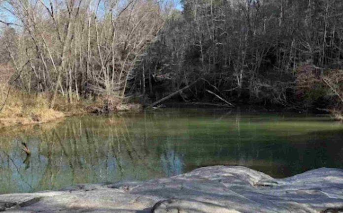 Niño de siete años muere por ahogamiento en un parque