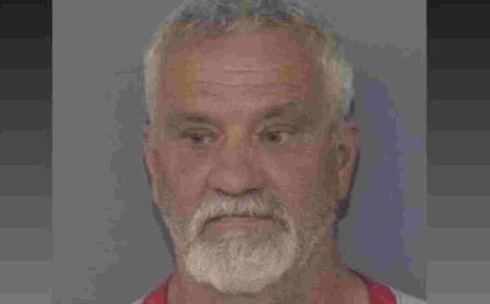 Detienen a hombre en SC por intentar contactar a menores en línea