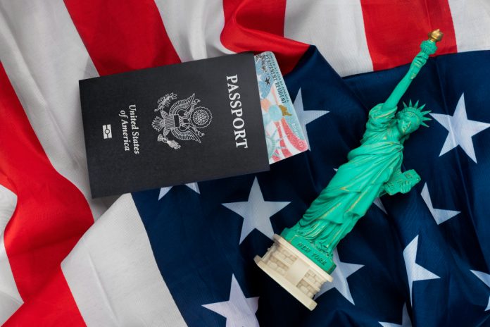 EE.UU. anulará pasaportes a ciudadanos con deudas de manutención infantil