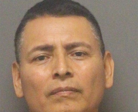 Acusan a hispano con 6 cargos de delitos sexuales contra menores