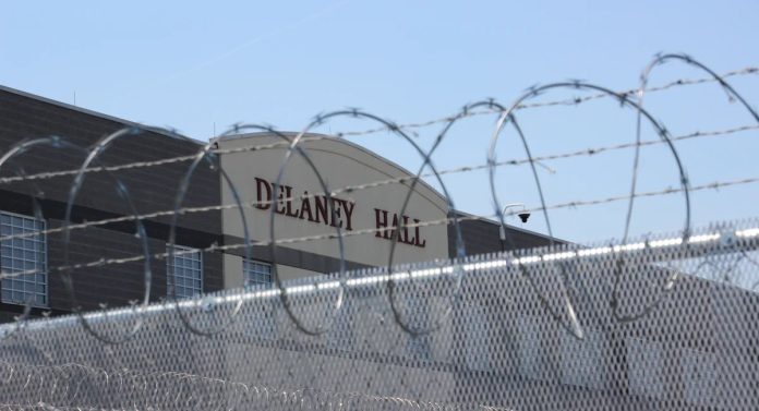 Protestas y huelga de hambre en centro de ICE en Newark