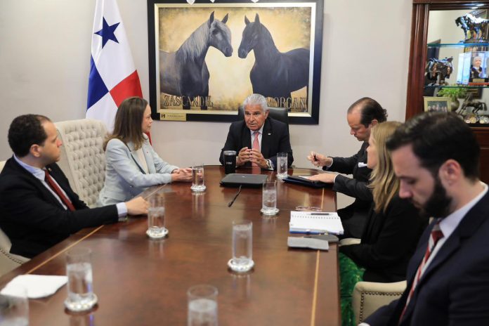 María Corina Machado se reúne con Mulino en Panamá