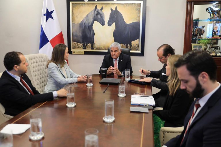 María Corina Machado se reúne con Mulino en Panamá