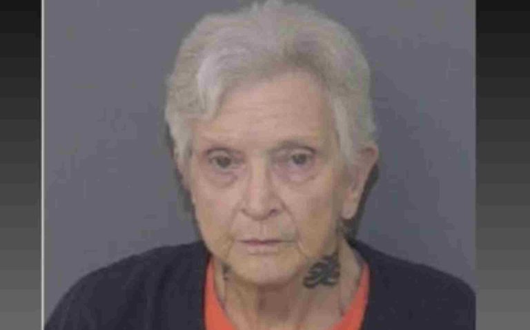 Una mujer de 74 años enfrenta cargo de asesinato tras muerte de su esposo