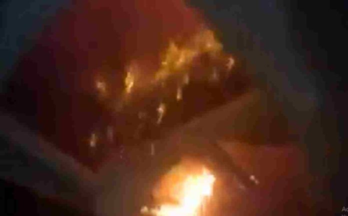 Incendio en Charlotte deja daños materiales y desplaza a residentes