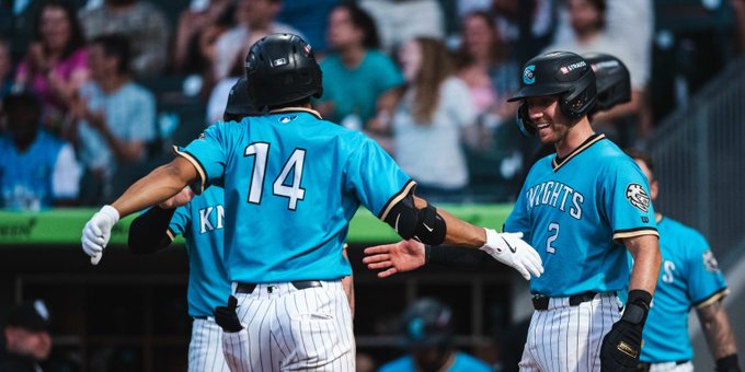 González y Montgomery se combinan impulsar la victoria de los Knights