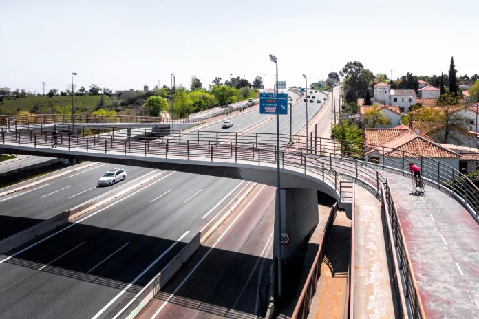 EE.UU. destina 1.860 millones para reparar infraestructura vial