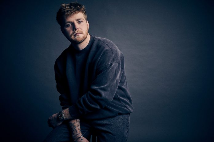 Alex Warren llevará su gira “Finding Family on the Road Tour” a Charlotte