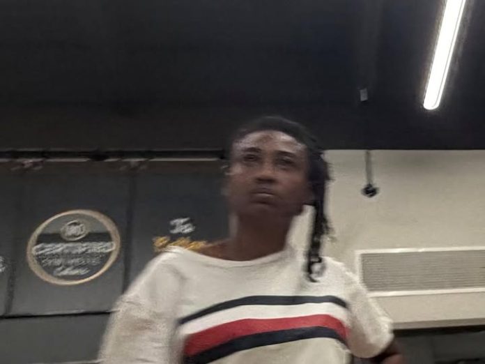 Olvida droga en supermercado y la identifican